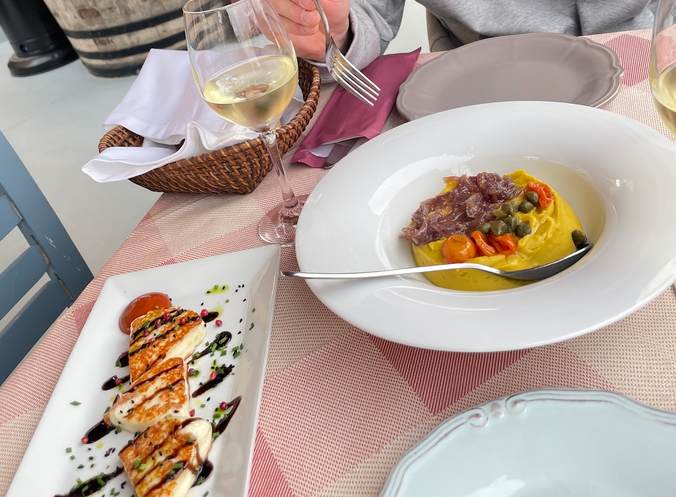 Krinaki Taverna in Finikia near Oia, Santorini